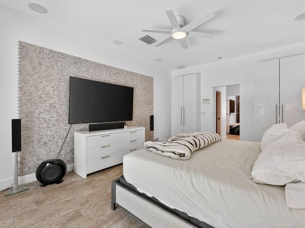 2460 NE 36th St, Fort Lauderdale FL 33308