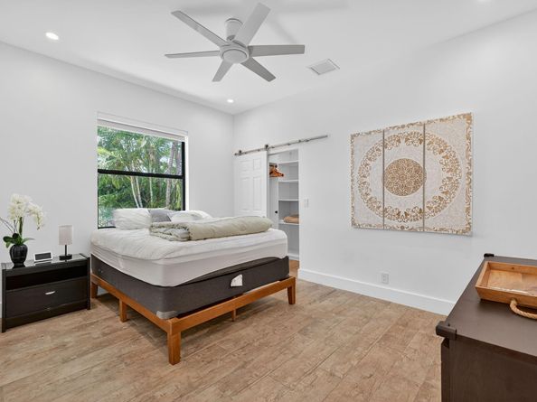 2460 NE 36th St, Fort Lauderdale FL 33308