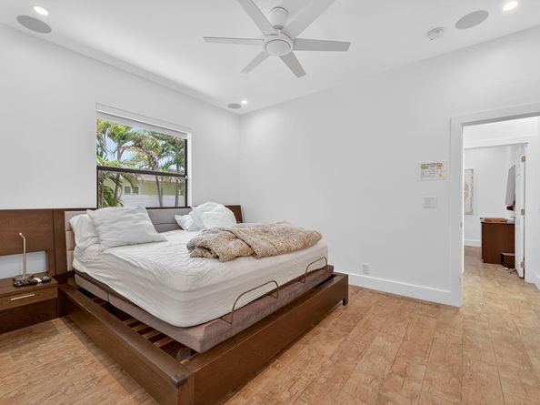 2460 NE 36th St, Fort Lauderdale FL 33308