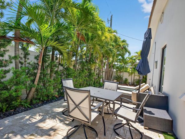 2460 NE 36th St, Fort Lauderdale FL 33308