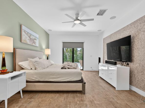2460 NE 36th St, Fort Lauderdale FL 33308