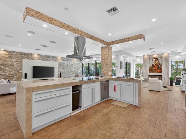 2460 NE 36th St, Fort Lauderdale FL 33308