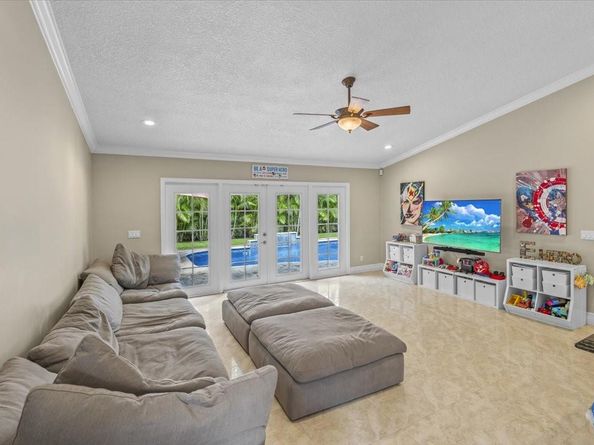 541 NW 110th Ave, Plantation FL 33324