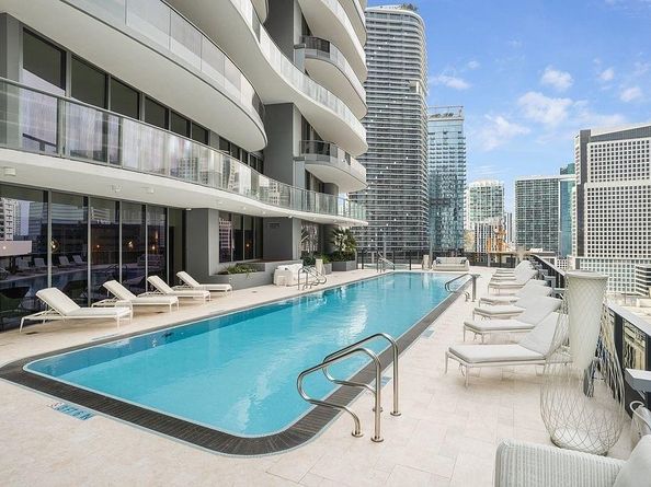 1000 Brickell Plz 4214, Miami FL 33131
