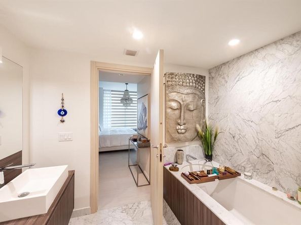 1000 Brickell Plz 4214, Miami FL 33131