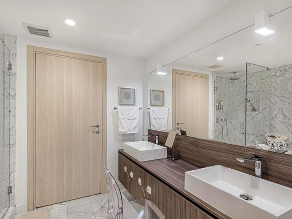 1000 Brickell Plz 4214, Miami FL 33131