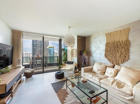 1000 Brickell Plz 4214, Miami FL 33131