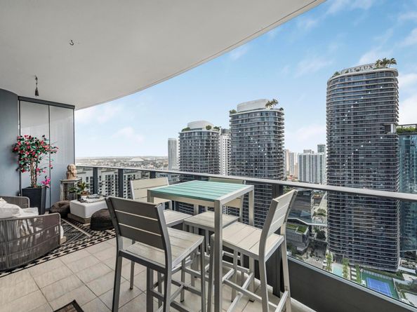 1000 Brickell Plz 4214, Miami FL 33131