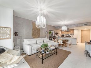 1000 Brickell Plz 4214, Miami FL 33131