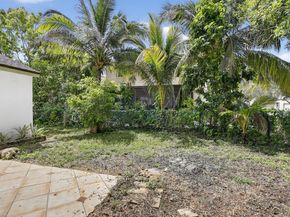 20774 NW 3rd Ct, Pembroke Pines FL 33029