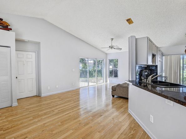 20774 NW 3rd Ct, Pembroke Pines FL 33029