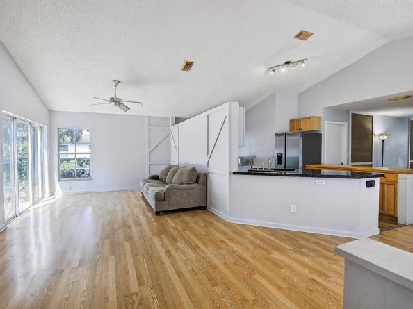 20774 NW 3rd Ct, Pembroke Pines FL 33029