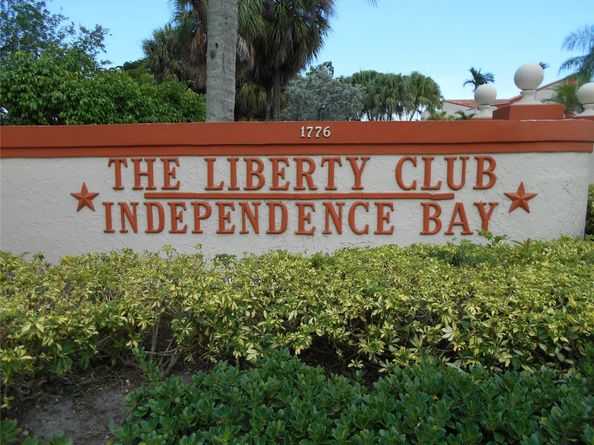 409 Republic Ct 409, Deerfield Beach FL 33442