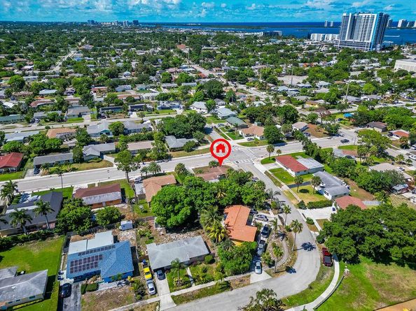 371 W 34th Street, Riviera Beach FL 33404