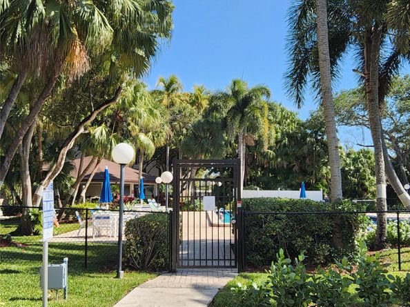 3151 S Palm Aire Dr 309, Pompano Beach FL 33069