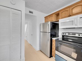 4122 SW 61st Ave 8, Davie FL 33314