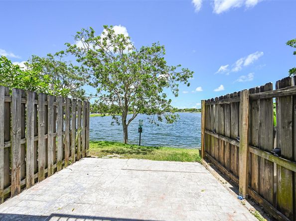 4122 SW 61st Ave 8, Davie FL 33314