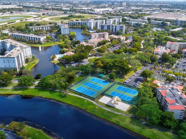 2216 N Cypress Bend Drive 501, Pompano Beach FL 33069