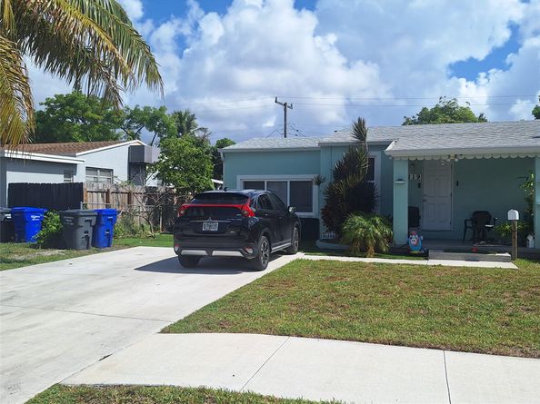 2119 Plunkett St, Hollywood FL 33020