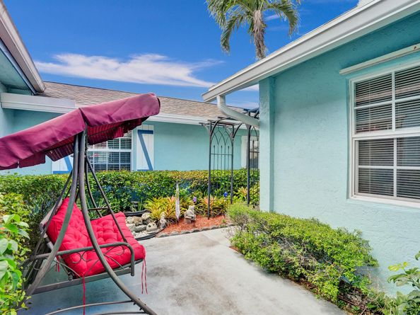 10290 Carmen Lane, Royal Palm Beach FL 33411