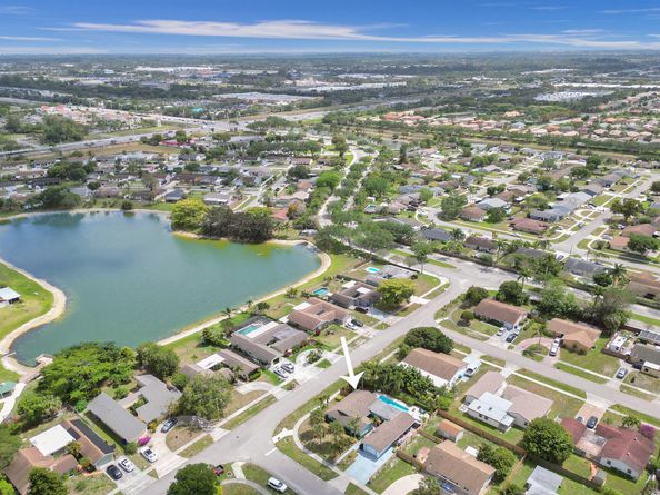 10290 Carmen Lane, Royal Palm Beach FL 33411