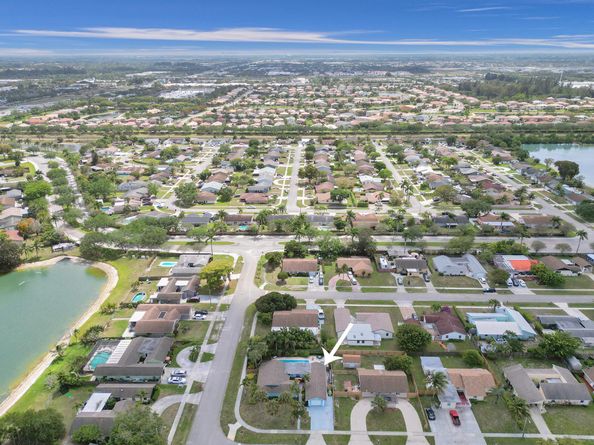 10290 Carmen Lane, Royal Palm Beach FL 33411