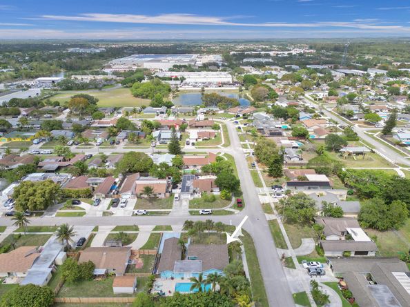 10290 Carmen Lane, Royal Palm Beach FL 33411