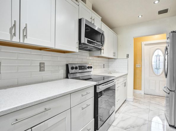 10290 Carmen Lane, Royal Palm Beach FL 33411