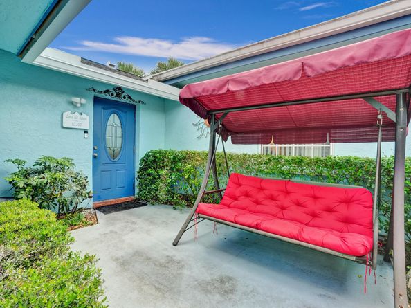 10290 Carmen Lane, Royal Palm Beach FL 33411