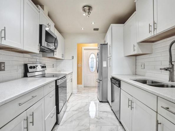 10290 Carmen Lane, Royal Palm Beach FL 33411