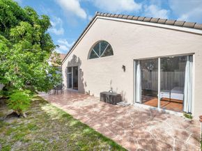 6090 Newport Village Way, Lake Worth FL 33463