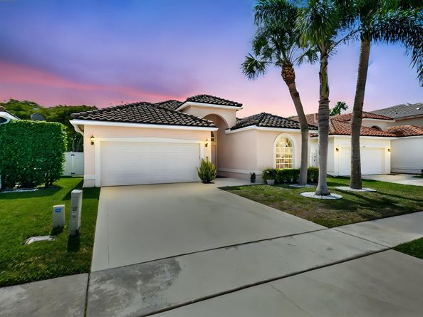 6090 Newport Village Way, Lake Worth FL 33463