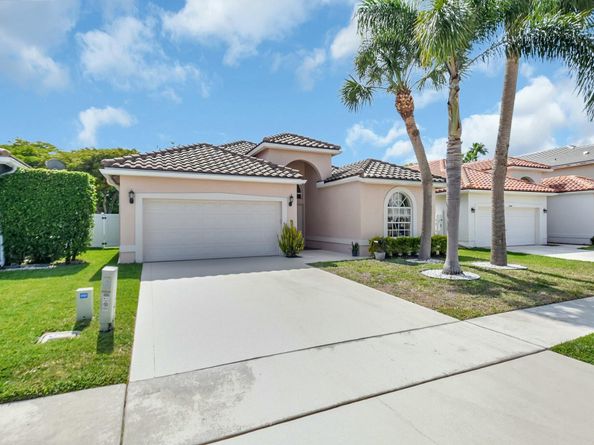 6090 Newport Village Way, Lake Worth FL 33463