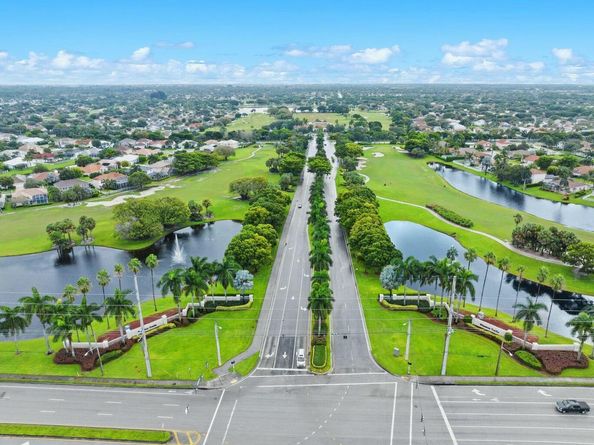 6090 Newport Village Way, Lake Worth FL 33463