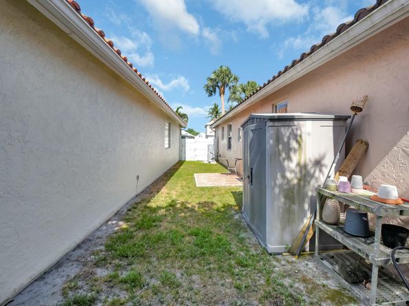 6090 Newport Village Way, Lake Worth FL 33463