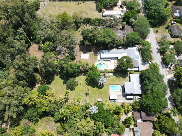 216 Bayberry Dr, Plantation FL 33317