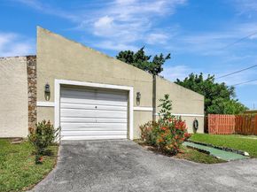 9725 NW 26th Ct 4, Sunrise FL 33322