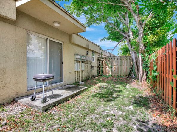 9725 NW 26th Ct 4, Sunrise FL 33322