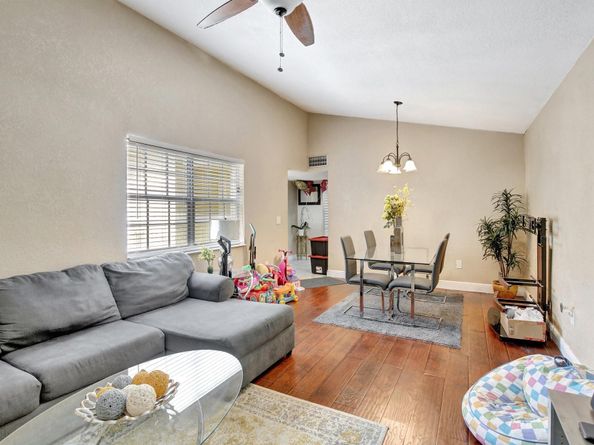 9725 NW 26th Ct 4, Sunrise FL 33322