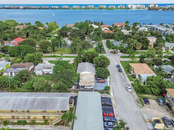 1331 S Palmway, Lake Worth Beach FL 33460