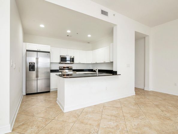 3960 N Flagler Drive 305, West Palm Beach FL 33407