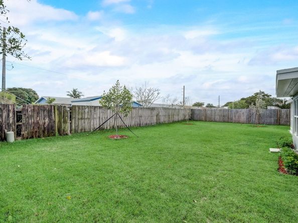 520 SW 13th Pl, Deerfield Beach FL 33441