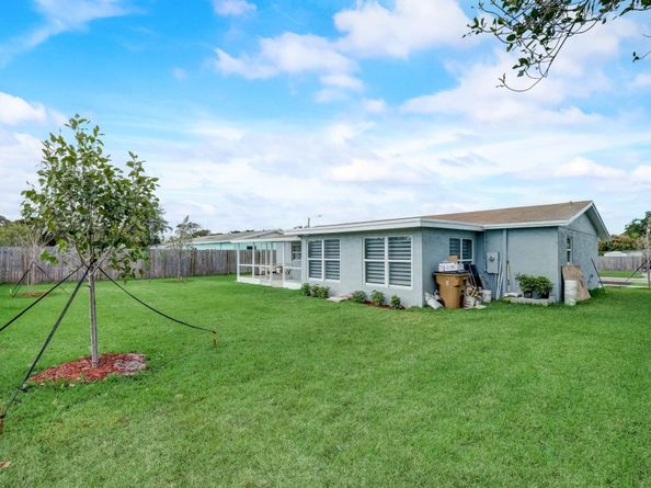 520 SW 13th Pl, Deerfield Beach FL 33441