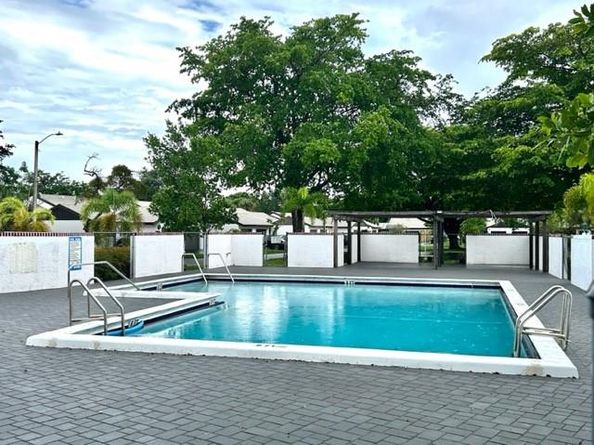 6429 Pinehurst Cir w. c24, Fort Lauderdale FL 33321