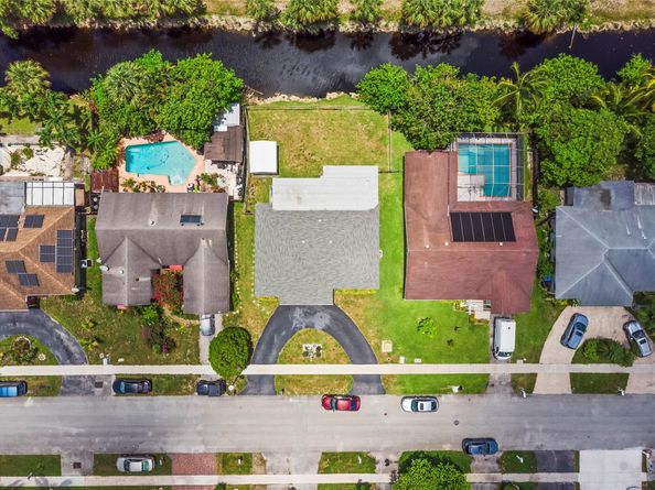 7412 SW 14th Pl, North Lauderdale FL 33068