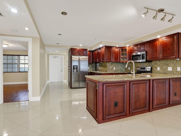 3499 Oaks Way 909, Pompano Beach FL 33069