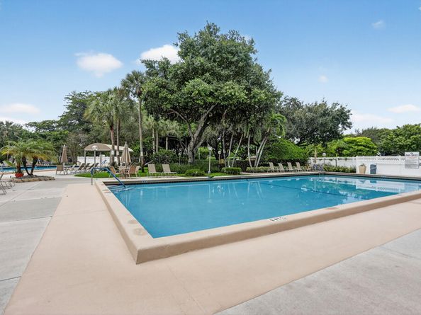 3499 Oaks Way 909, Pompano Beach FL 33069