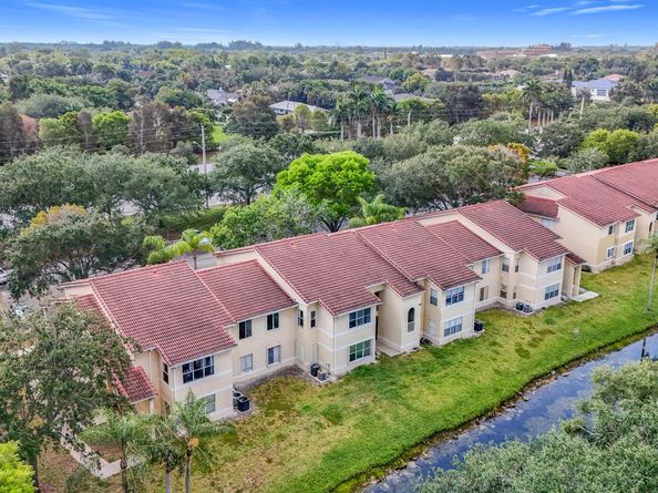 595 Vista Isles Drive 1926, Sunrise FL 33325