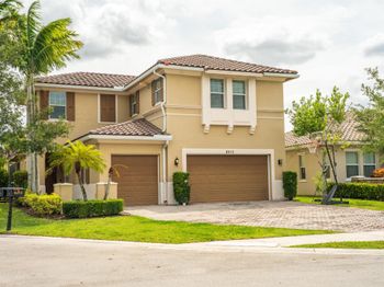 8213 NW 121 Way