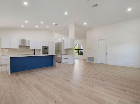 12360 NW 9 St, Plantation FL 33325
